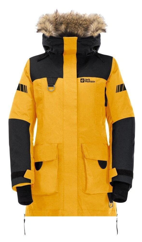 Vintage '95 Parka: Timeless warmth. Classic British style. Brave the elements. A true icon awaits.